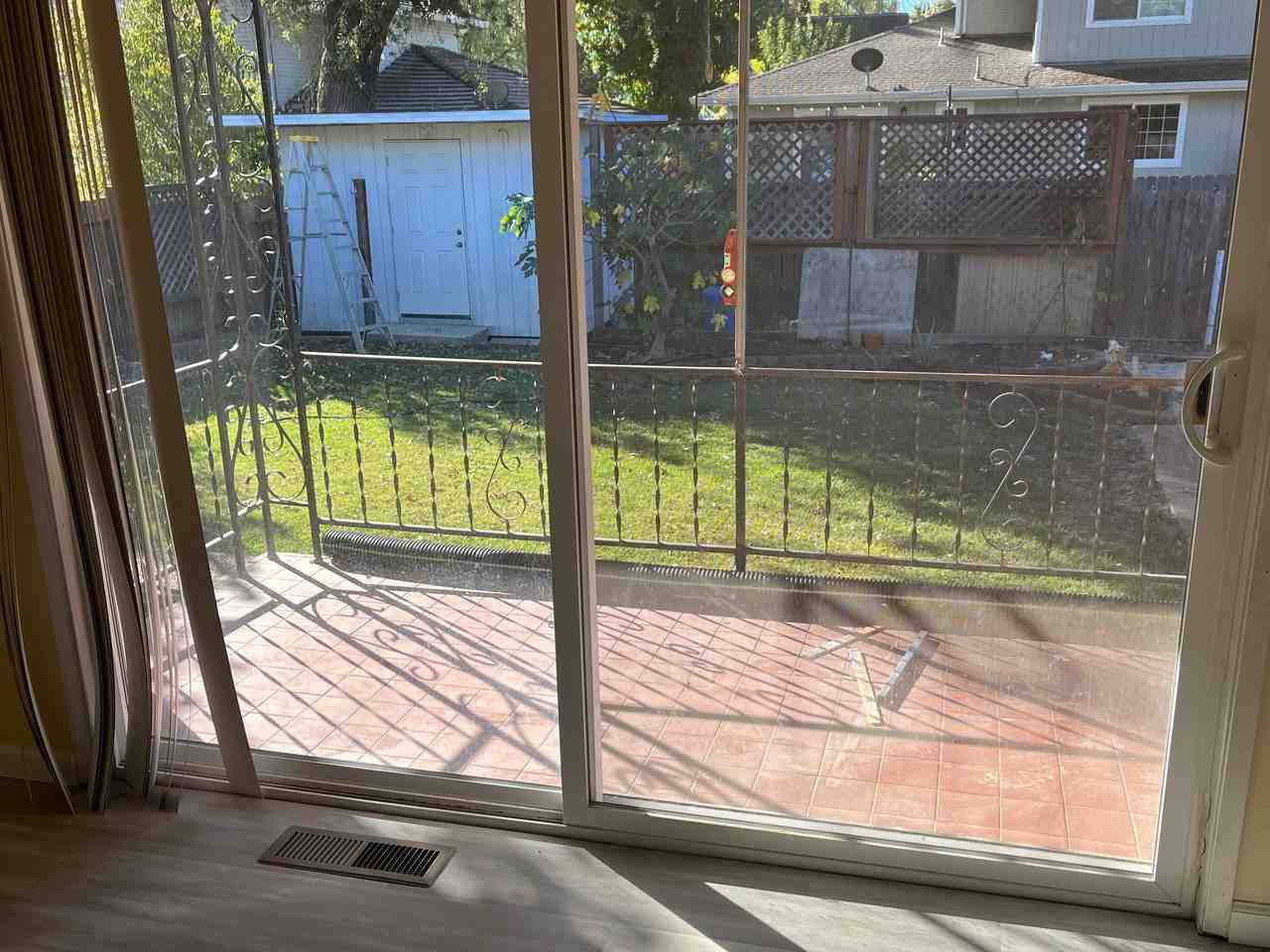 675 20th St - Photo 4 of 12