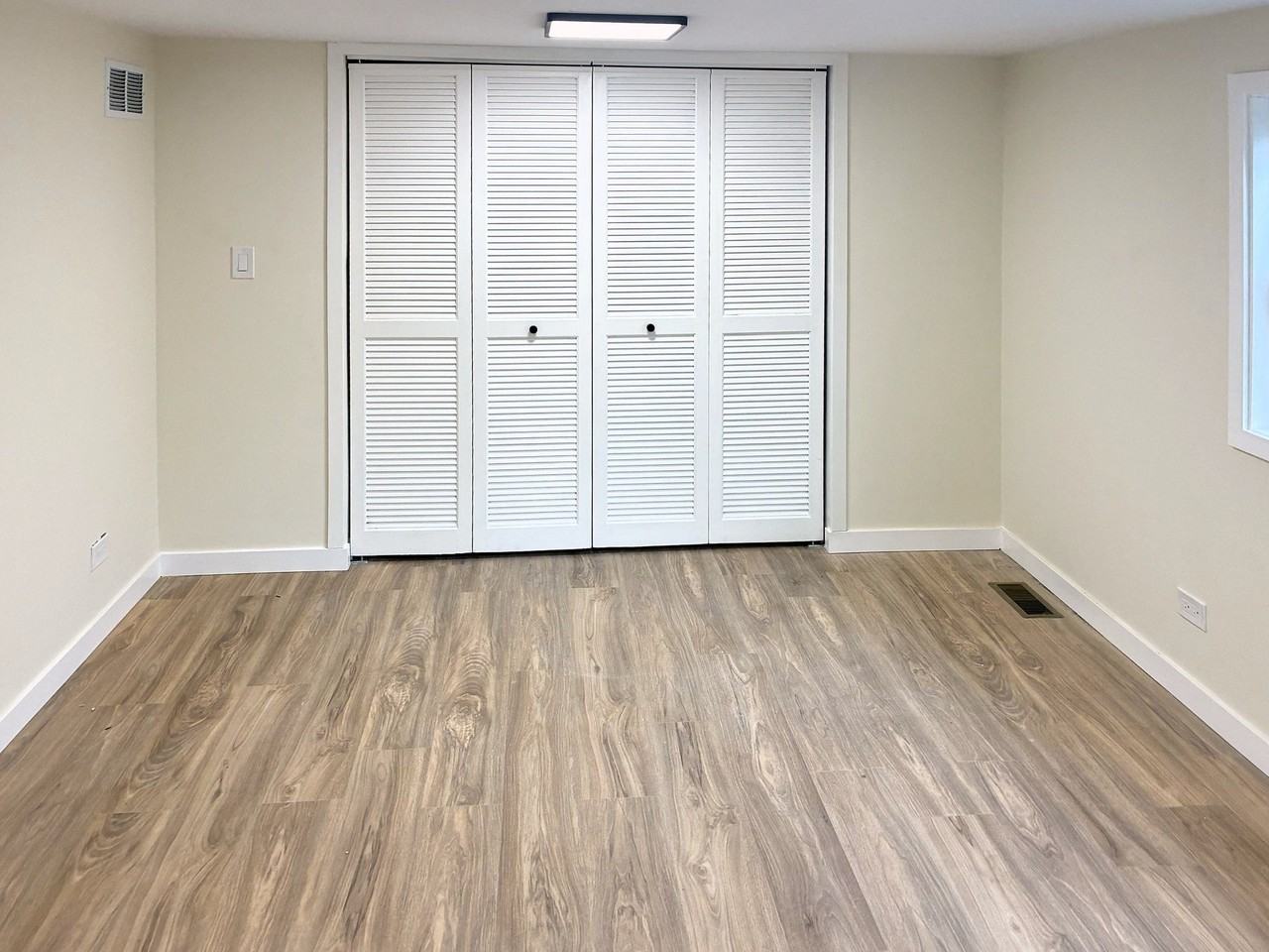 1363 W Crystal St #1C - Photo 5 of 9