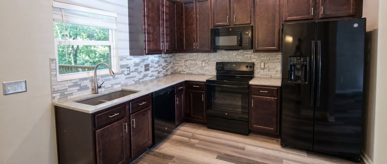 9135 Parlor Dr - Photo 4 of 20