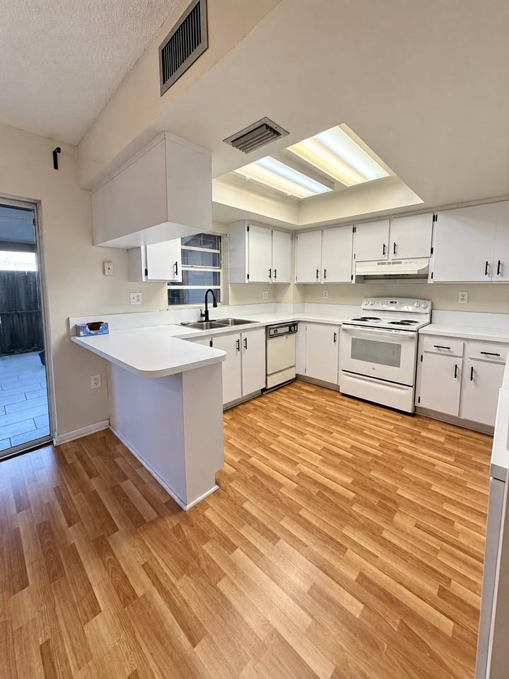5248 Sw 123rd Ave - Photo 5 of 20