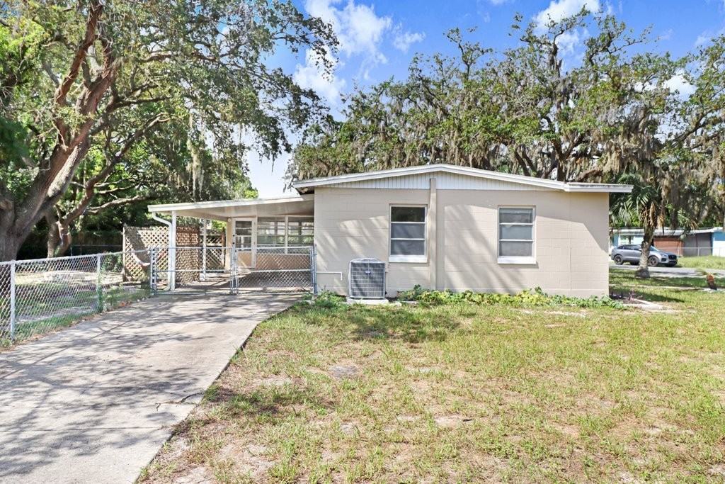 1228 Academy Ave - Photo 4 of 20