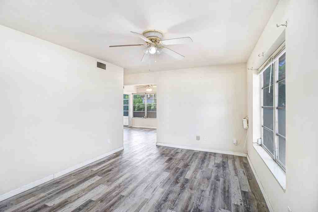 1228 Academy Ave - Photo 6 of 20