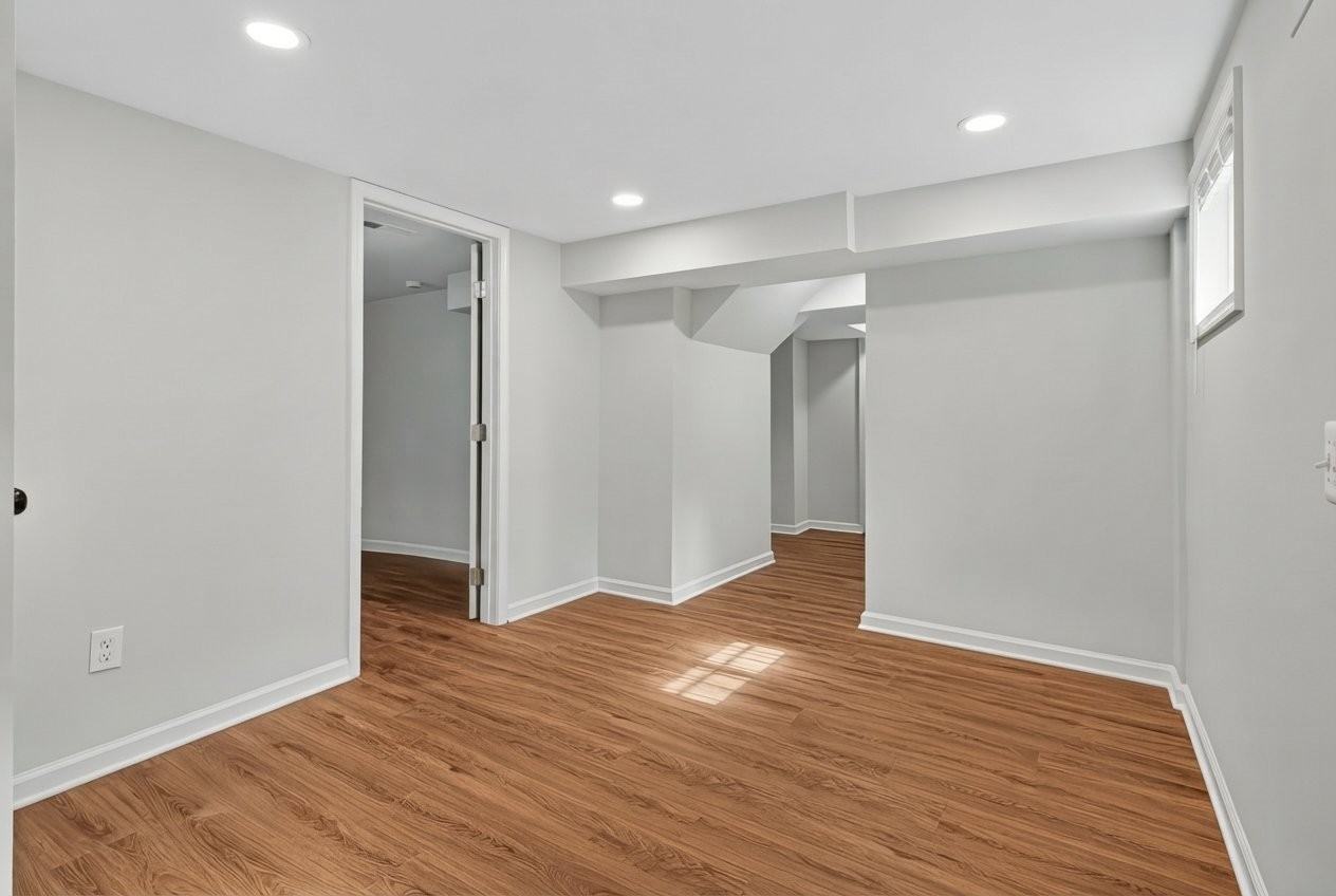 1711 Girard St Ne - Photo 3 of 20