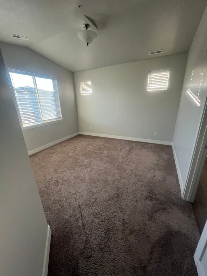 3374 Wn #304 - Photo 2 of 14