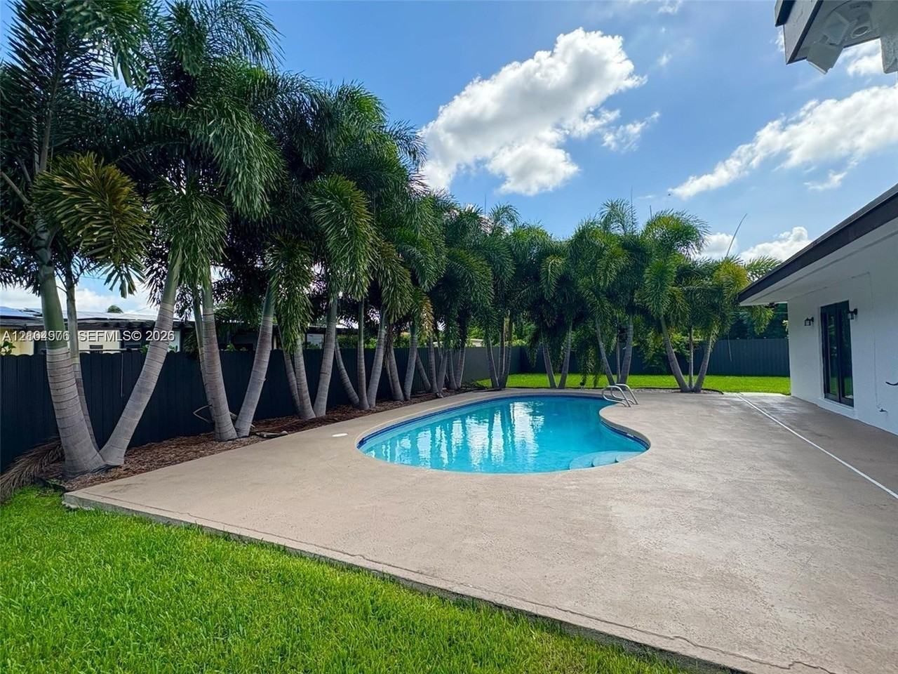 10441 Sw 54th St - Photo 2 of 19
