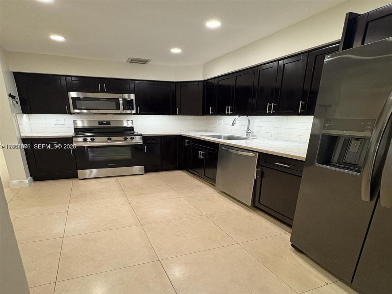 10441 Sw 54th St - Photo 5 of 19