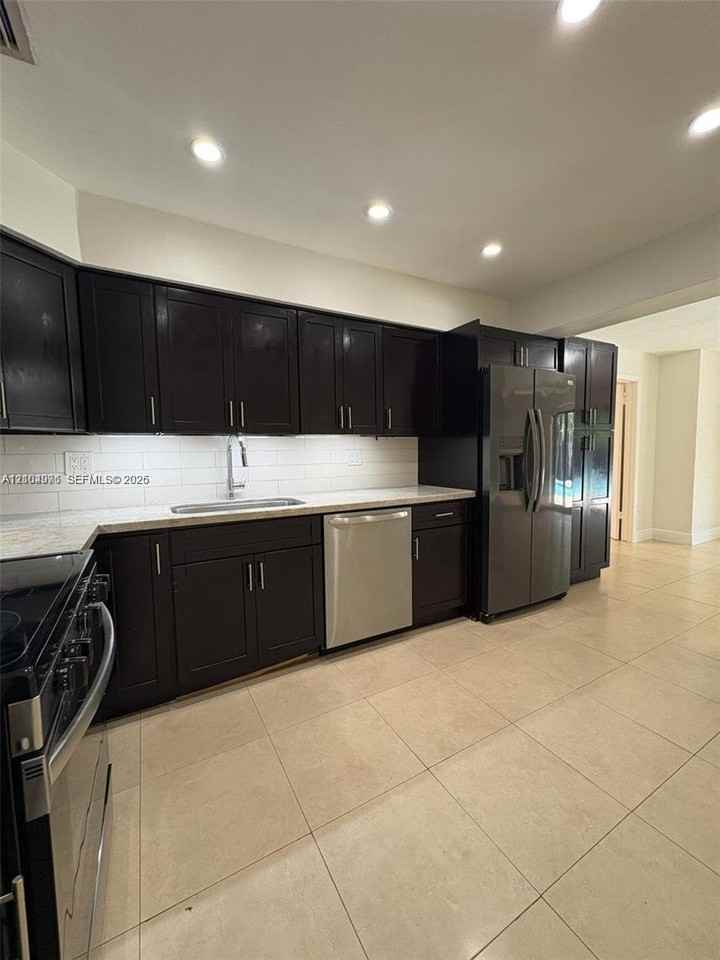 10441 Sw 54th St - Photo 6 of 19