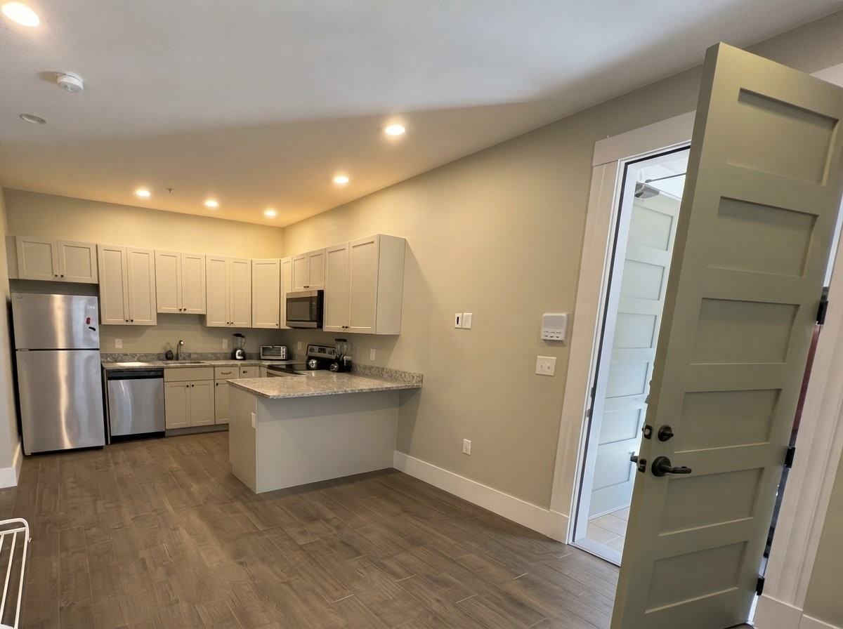 1149 Middlesex St #1 - Photo 5 of 7