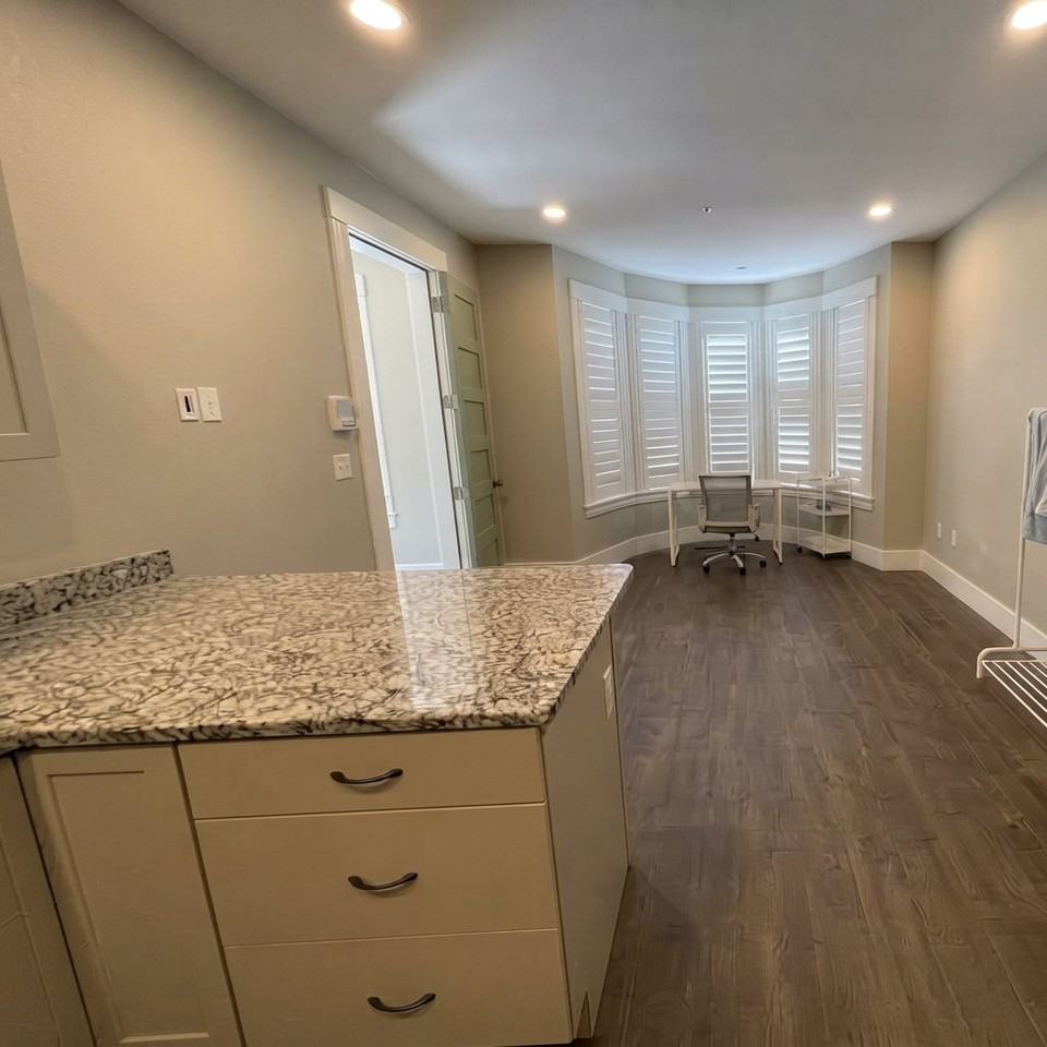 1149 Middlesex St #1 - Photo 7 of 7