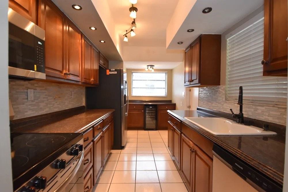 205 S 57th Way - Photo 4 of 8