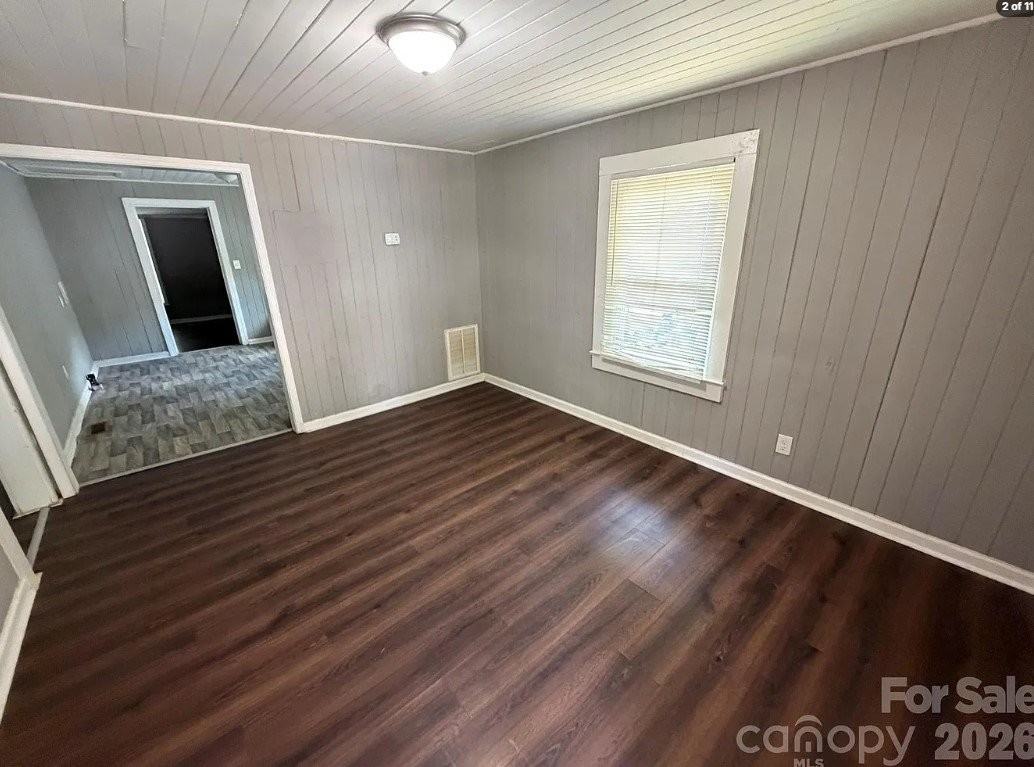 1104 Spann St - Photo 4 of 11