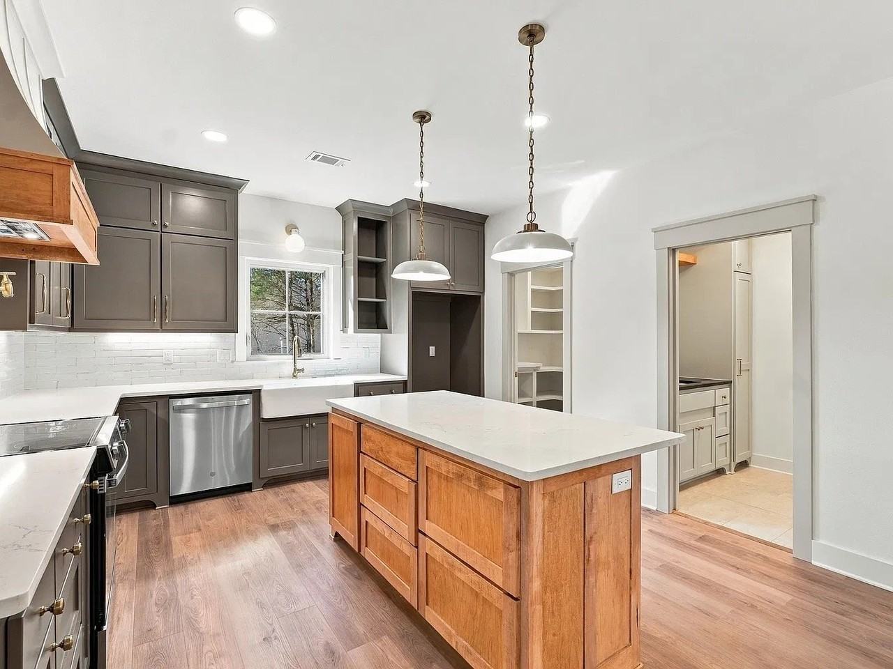 366 Sellers Rd - Photo 3 of 5