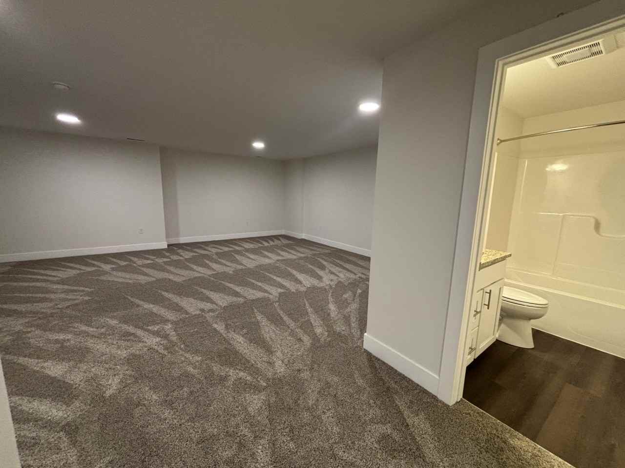 6870 Belle Fontaine Blvd - Photo 3 of 7