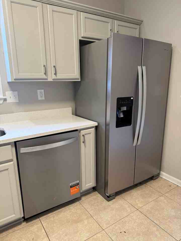 1063 Island Pl E - Photo 4 of 6