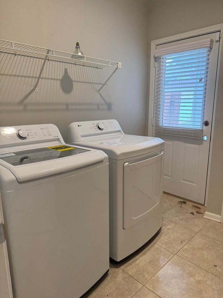 1063 Island Pl E - Photo 5 of 6