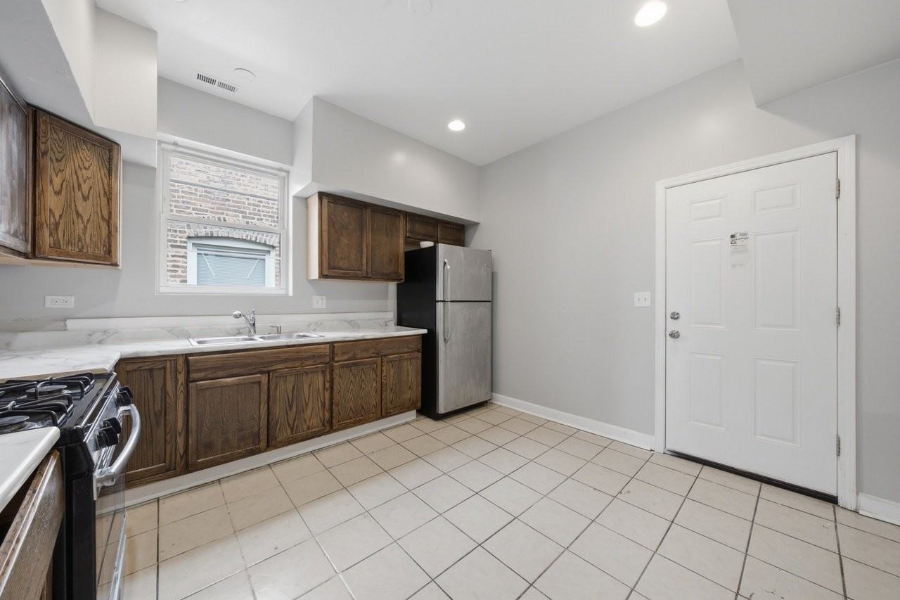 7843 S Burnham Ave #2 - Photo 7 of 9