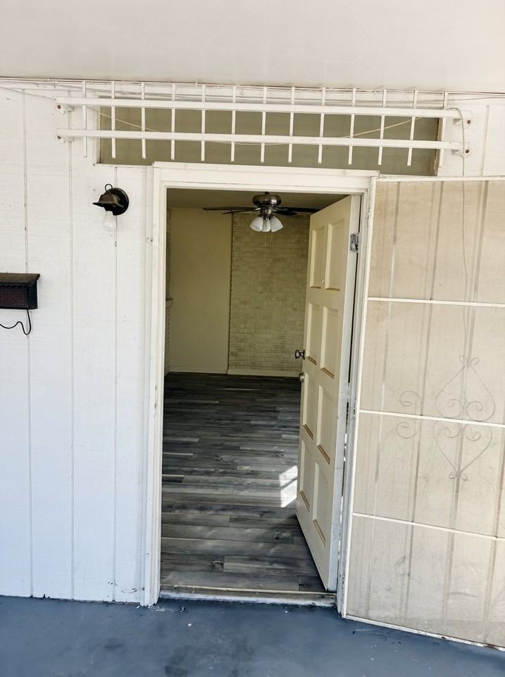 1402 N Winstel Blvd - Photo 3 of 20