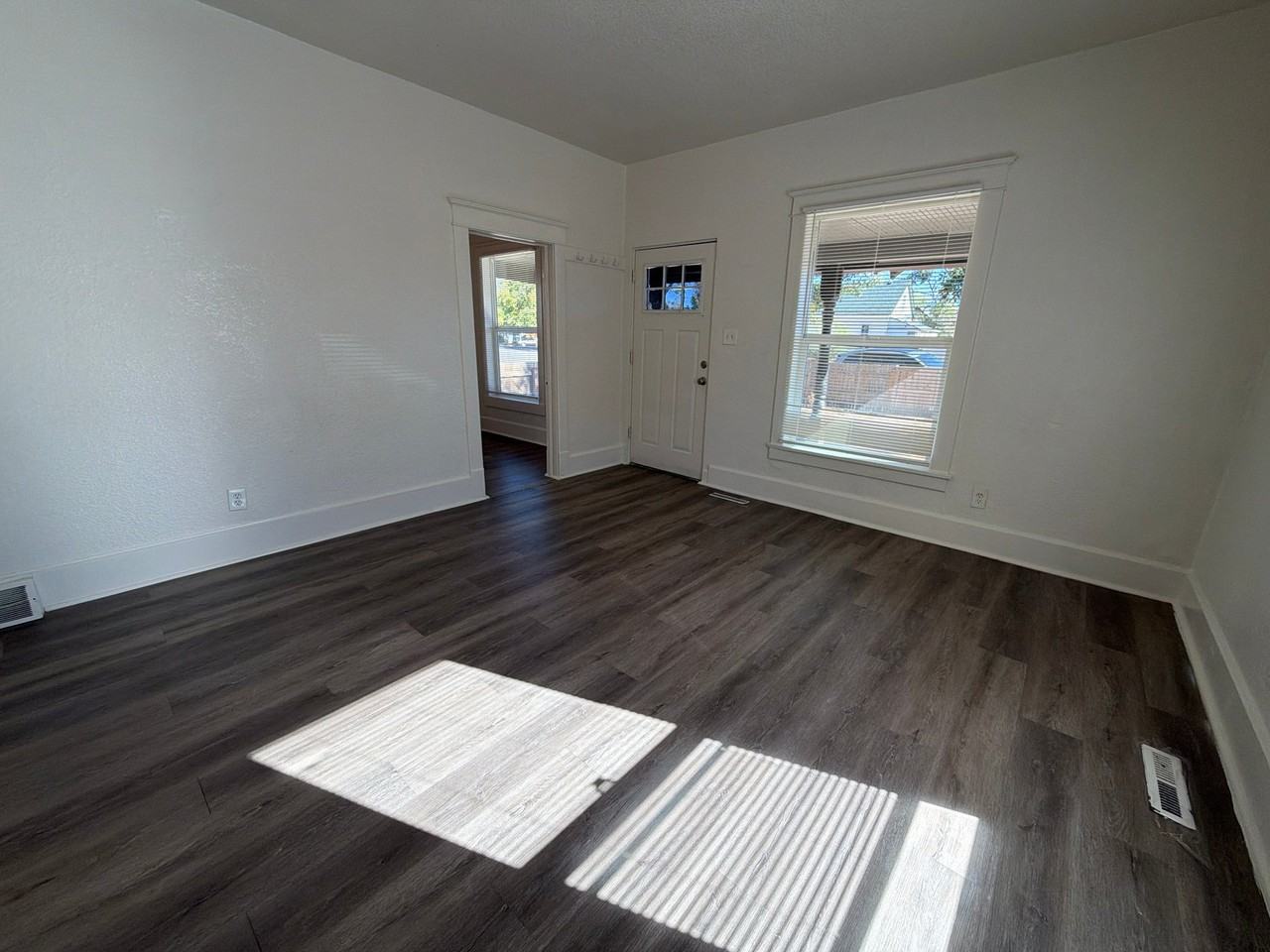 409 12th Ave - Photo 4 of 20