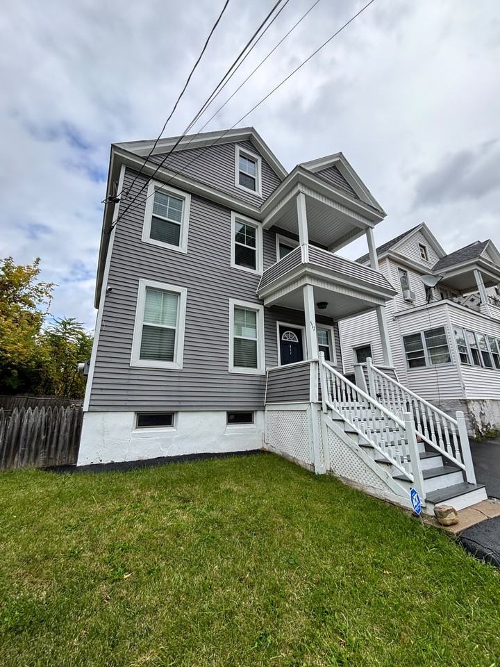 517 Clarendon St #2ndFL