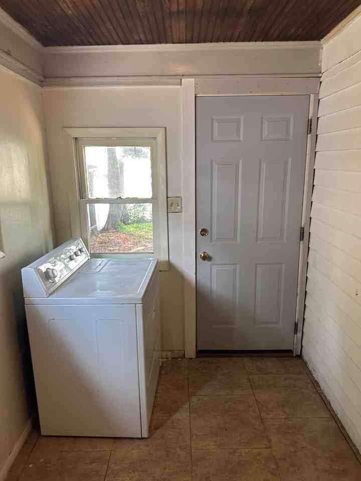 515 E Beaver Ave - Photo 2 of 14