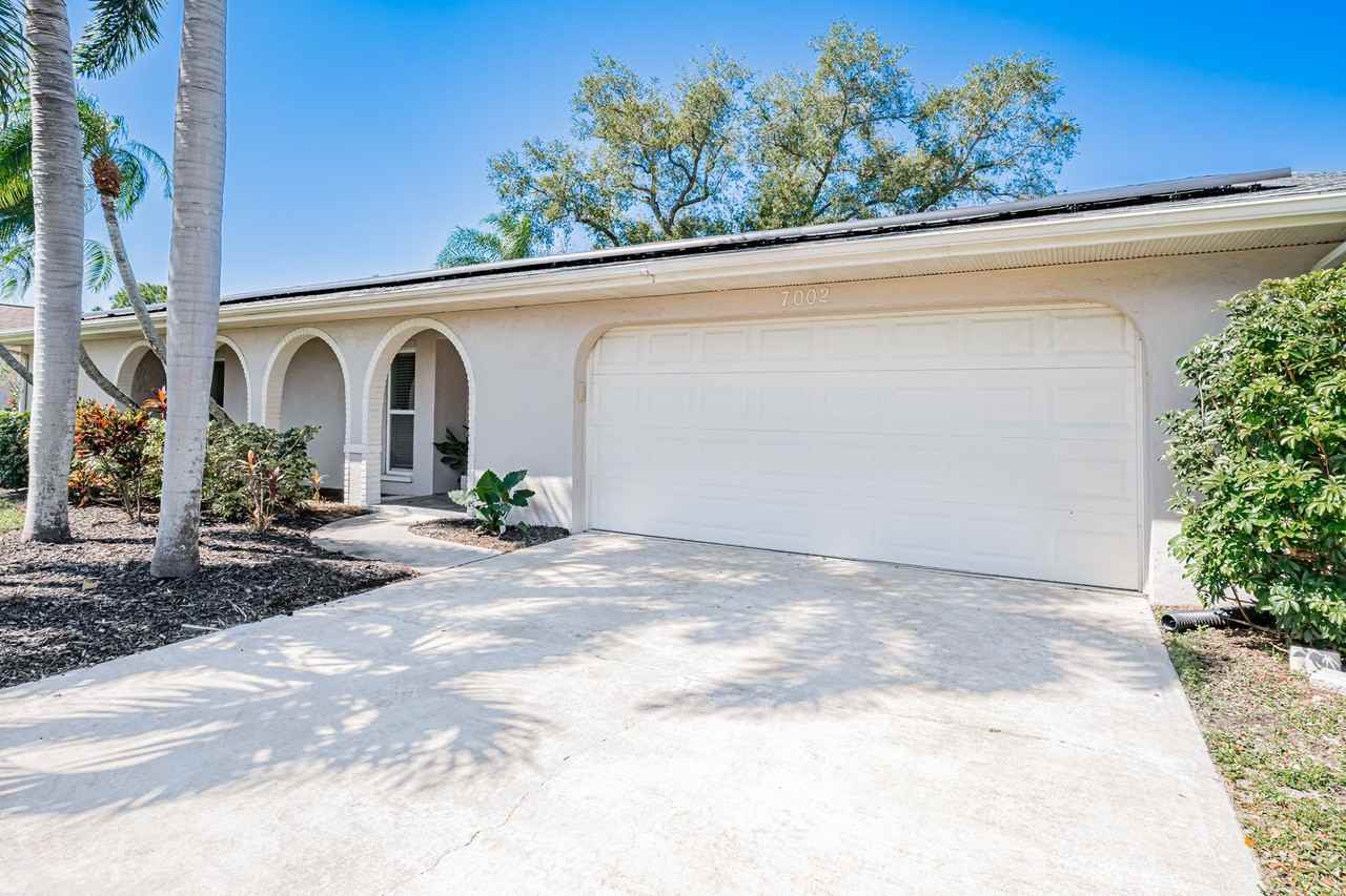 7002 Greenbrier Dr - Photo 5 of 20