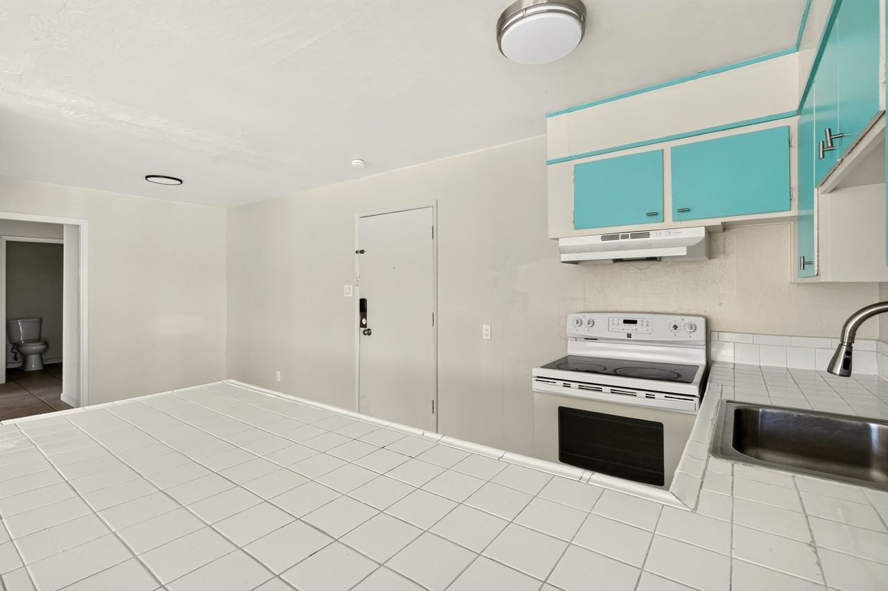 2833 High Street - Photo 5 of 10