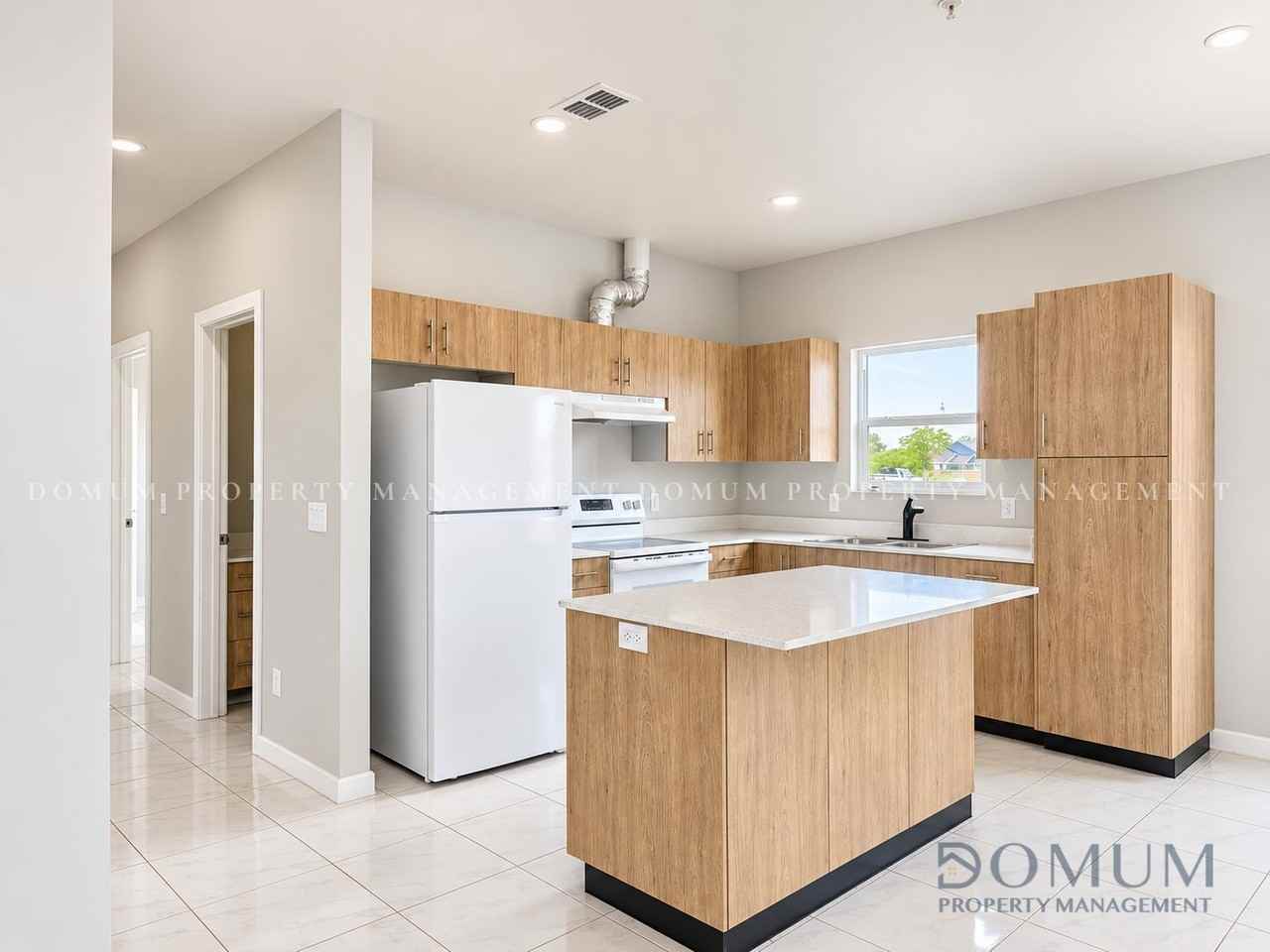 1503 West Saint Francis Avenue - Photo 3 of 32