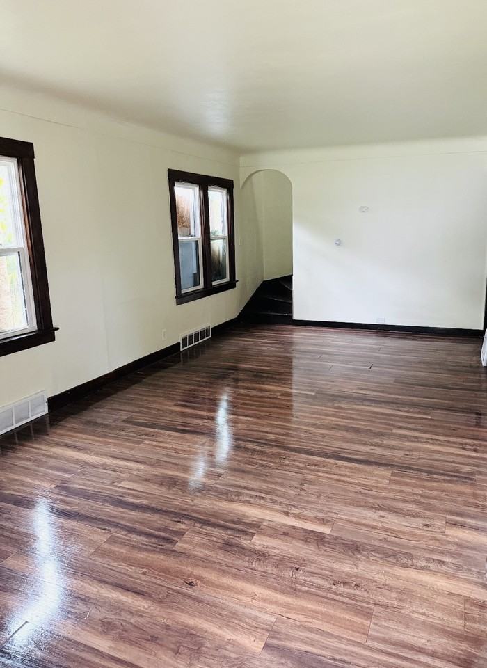925 Cottage Grove Ave #1 - Photo 2 of 10