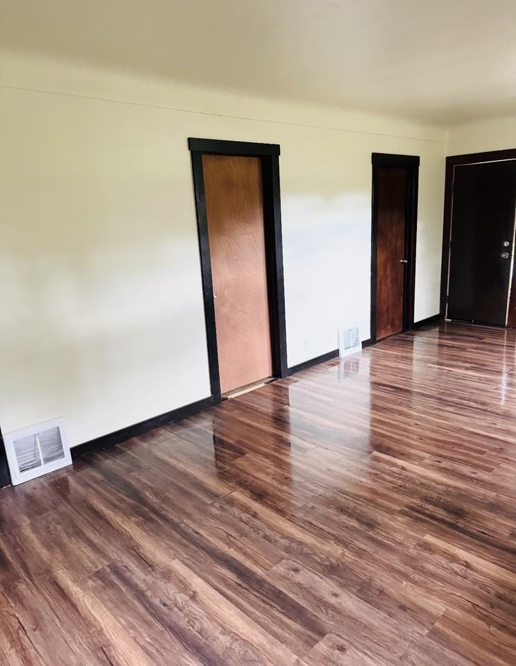 925 Cottage Grove Ave #1 - Photo 3 of 10