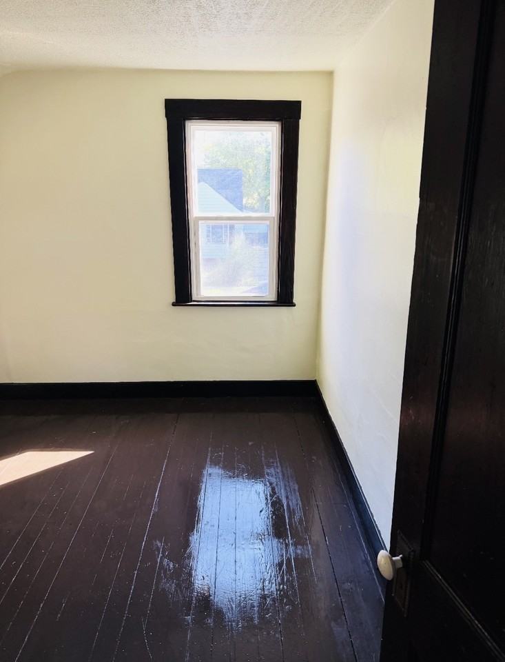925 Cottage Grove Ave #1 - Photo 5 of 10
