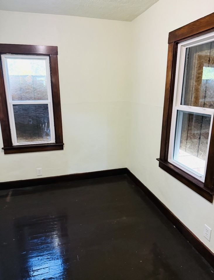 925 Cottage Grove Ave #1 - Photo 6 of 10