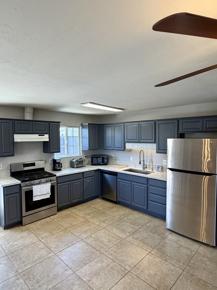 661 W Chase Ave #1 - Photo 4 of 22