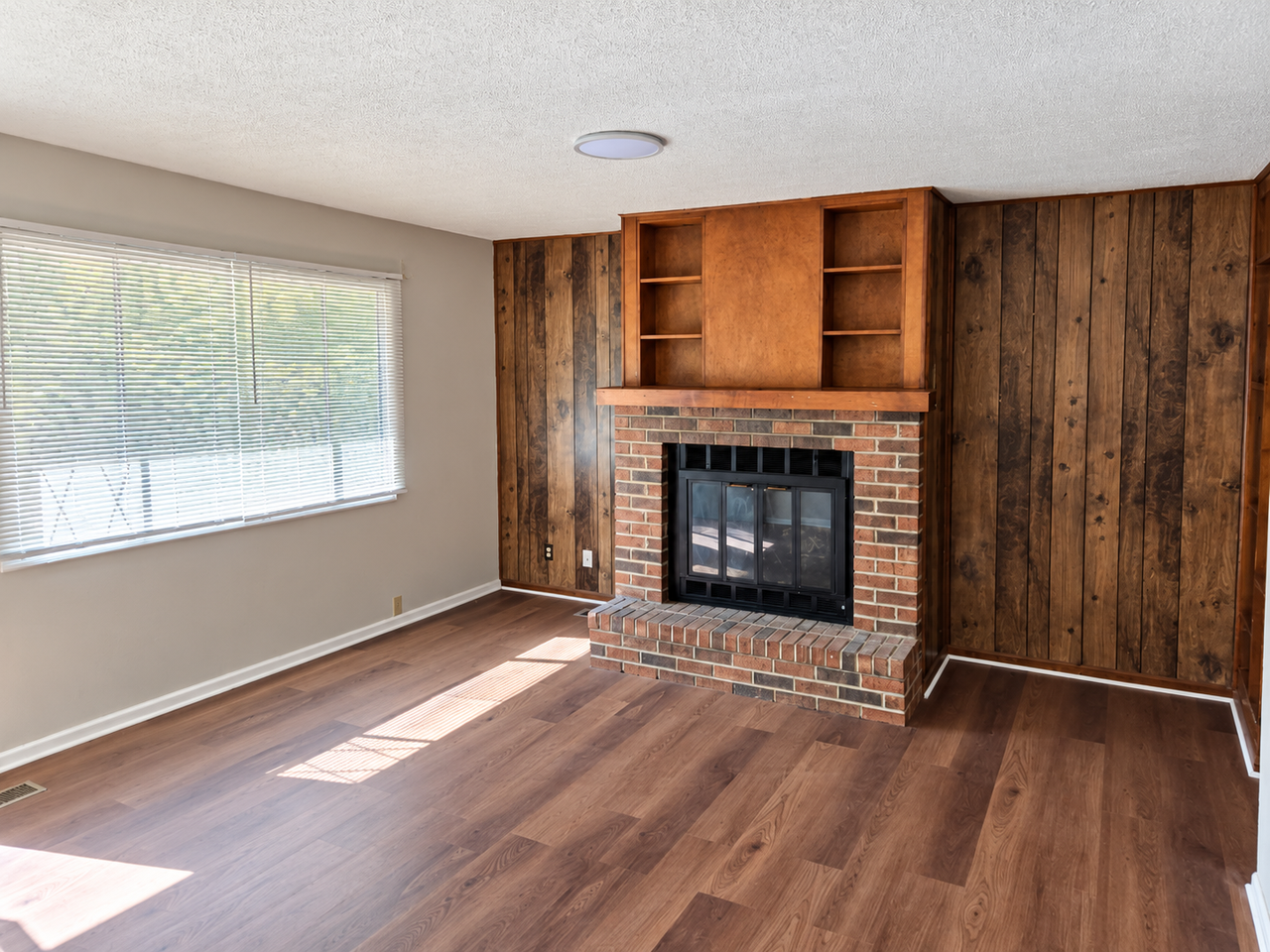 8804 E 35th St #1 - Photo 3 of 19