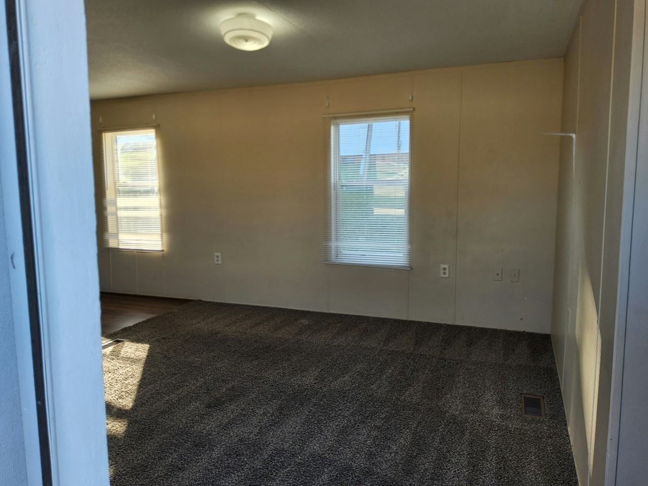 609 Louise Street - Photo 2 of 7