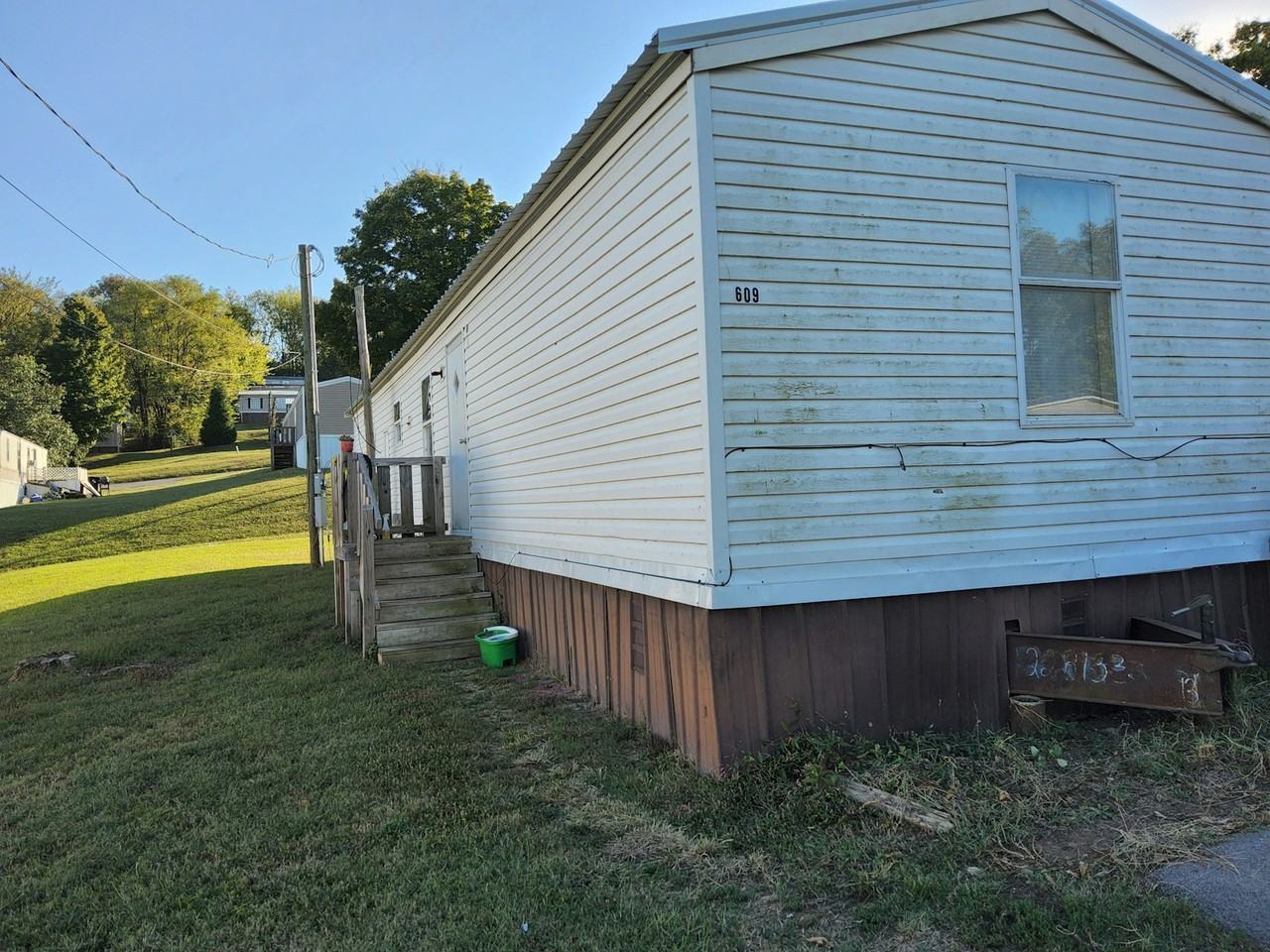 609 Louise Street - Photo 5 of 7