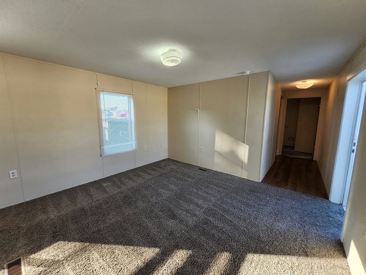 609 Louise Street - Photo 6 of 7