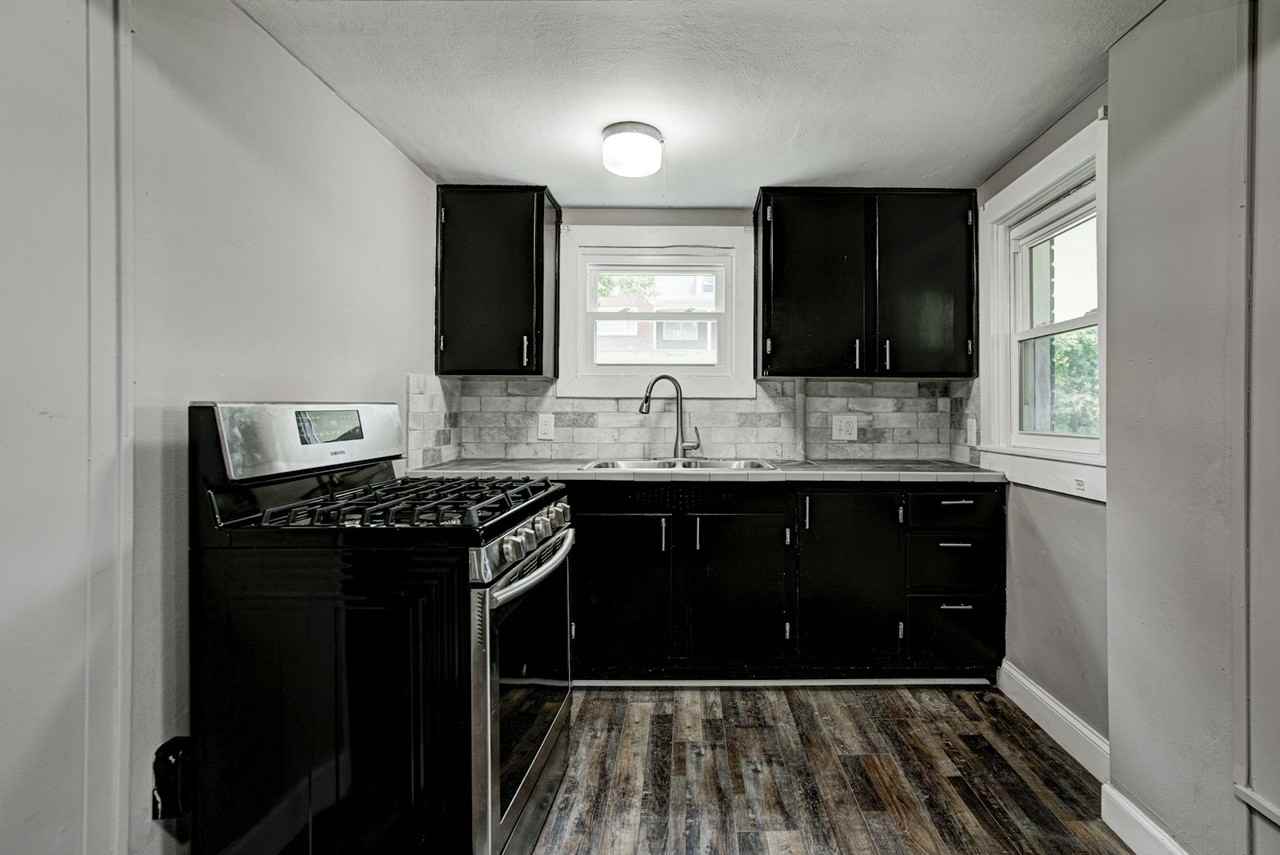 601 Walnut Street, Unit Downstairs - Photo 4 of 21