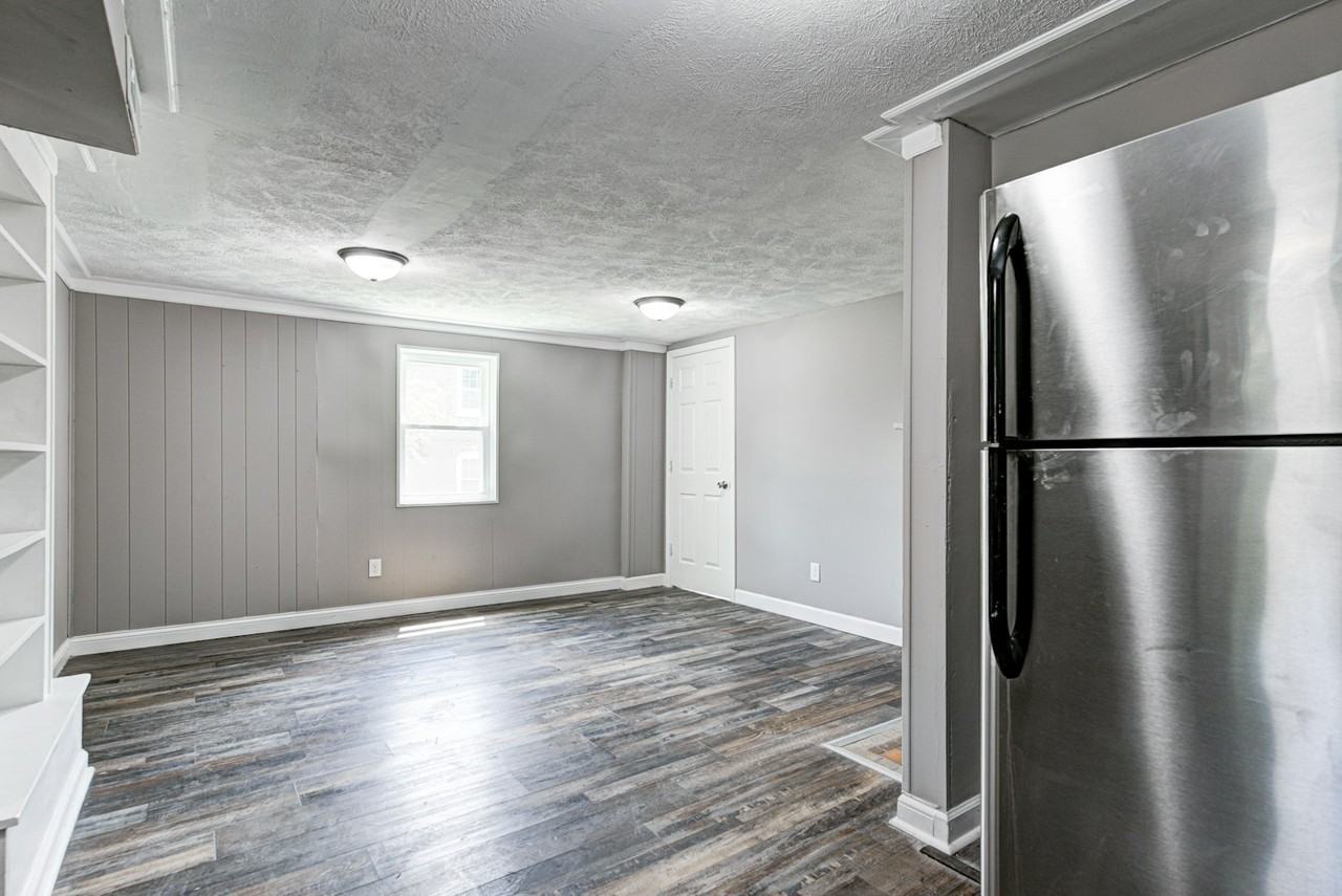 601 Walnut Street, Unit Downstairs - Photo 6 of 21