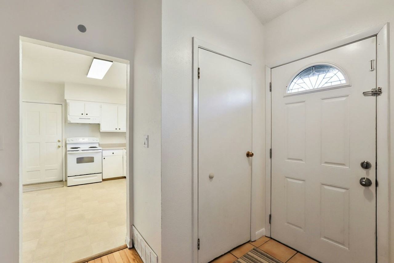 7 17th Avenue - Photo 3 of 32