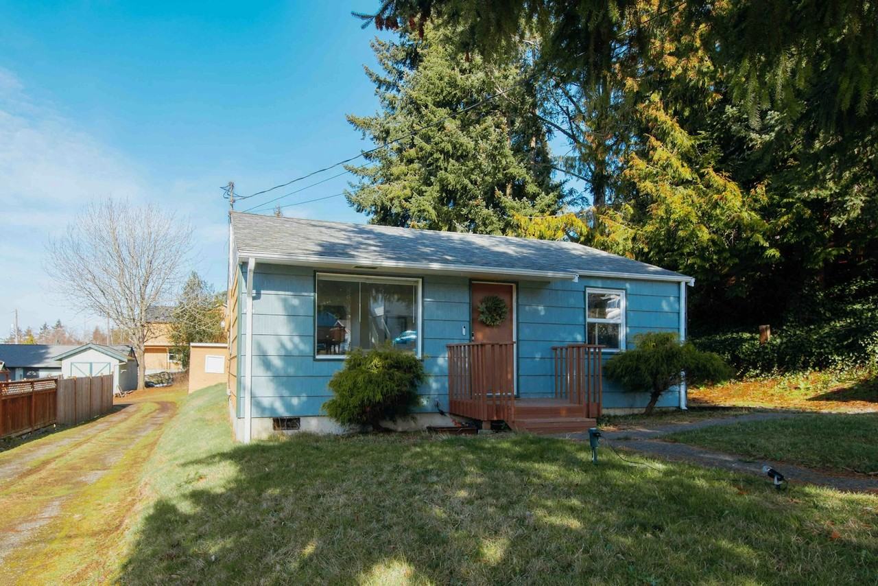 2110 SW 104th St - Photo 2 of 16