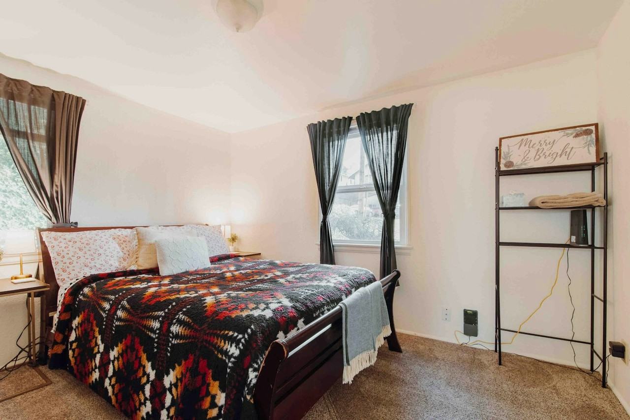 2110 SW 104th St - Photo 5 of 16