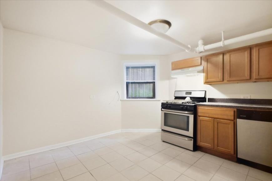 5020 S Blackstone Ave - Photo 3 of 10