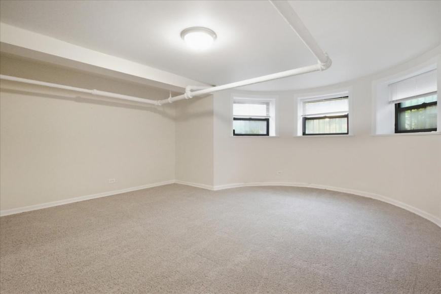 5020 S Blackstone Ave - Photo 5 of 10