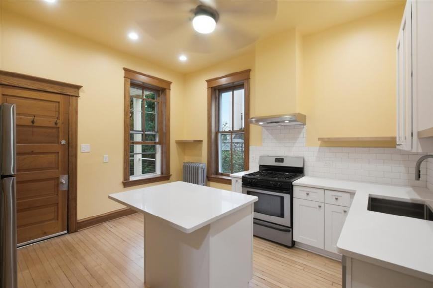 2111 N Kedzie Blvd - Photo 7 of 10