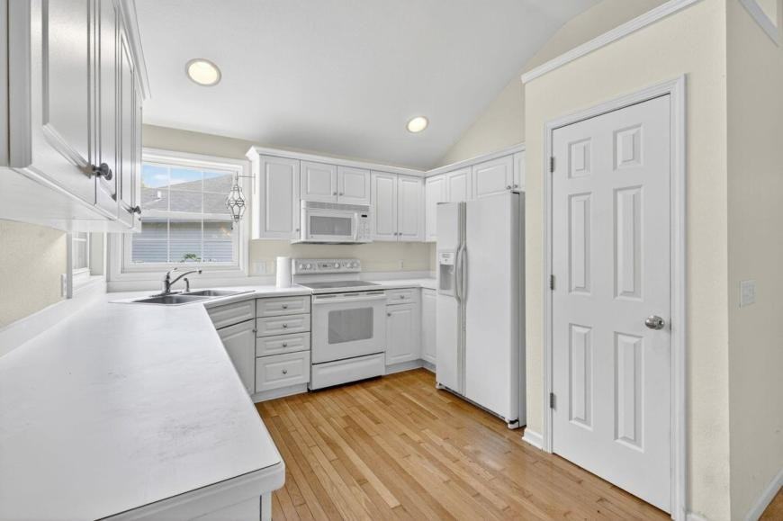 4522 Heathercove Pl - Photo 4 of 10