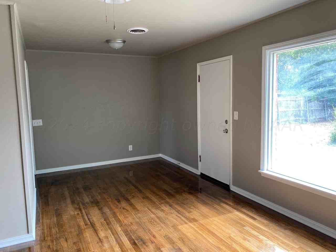 3607 Lenwood Dr - Photo 3 of 8