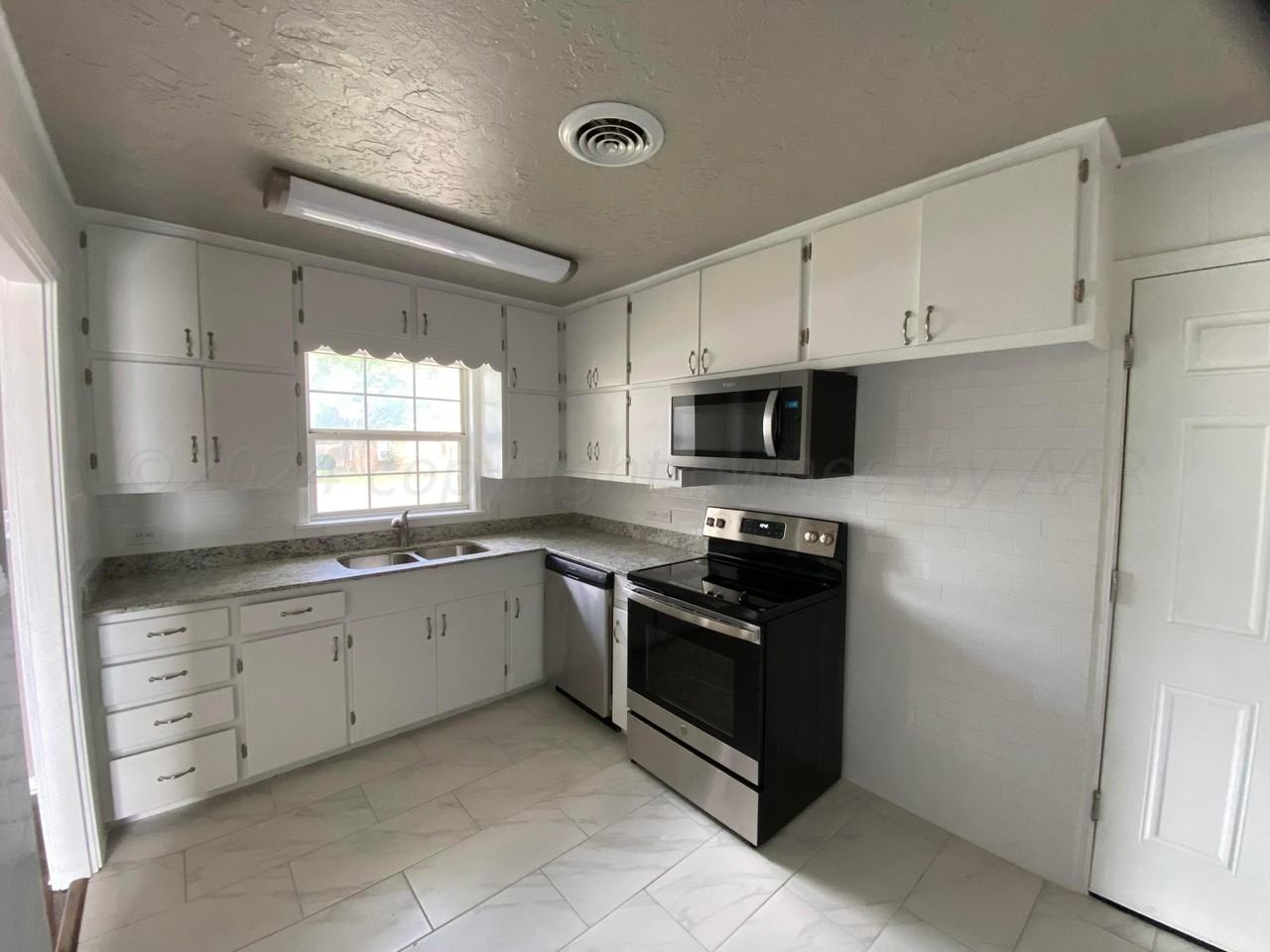 3607 Lenwood Dr - Photo 4 of 8
