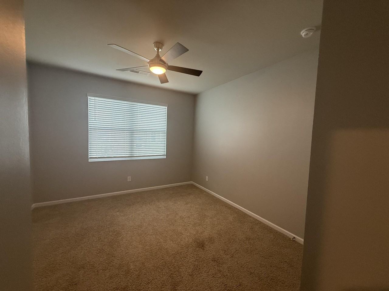 250 Tahoe Dr - Photo 4 of 25