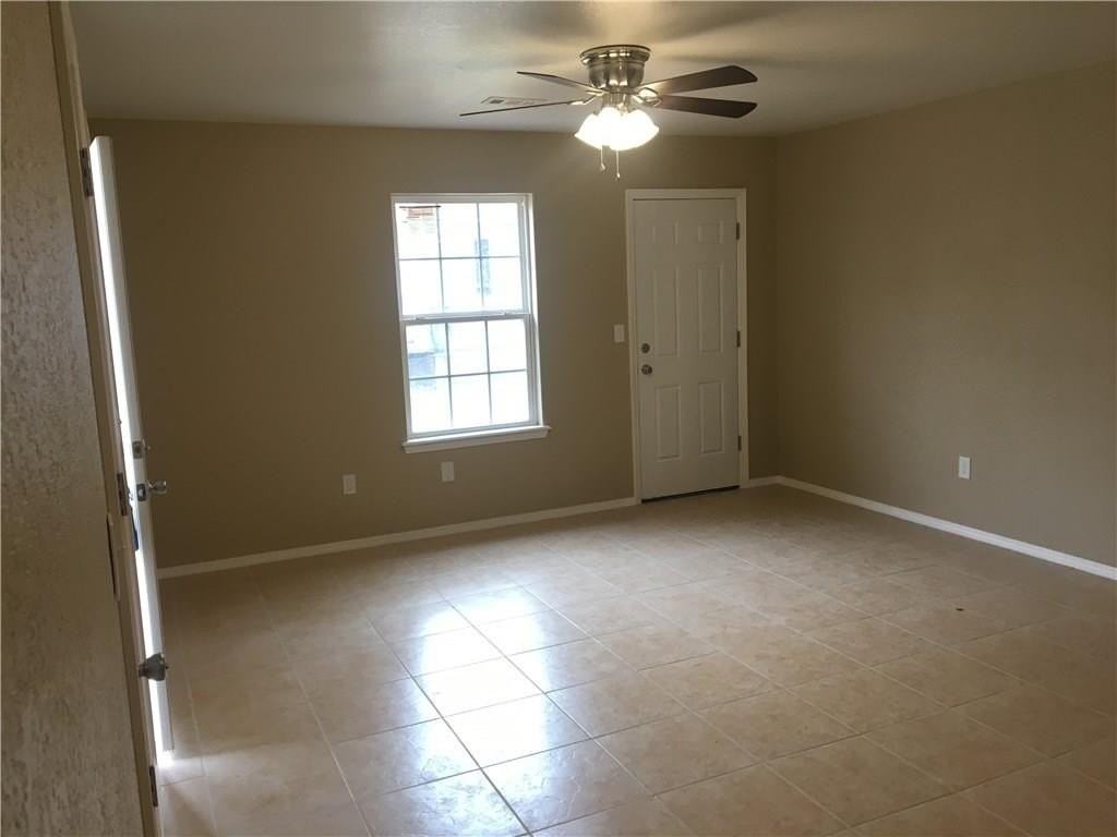 910 Crutcher St #B - Photo 2 of 12