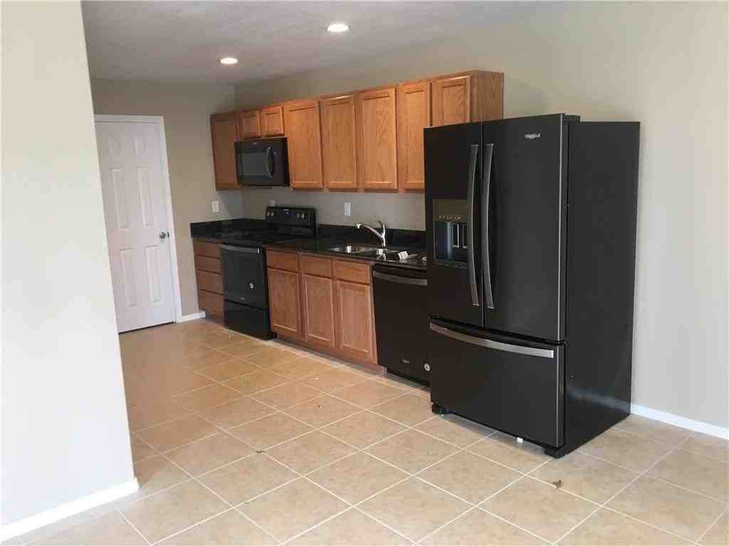 910 Crutcher St #B - Photo 5 of 12